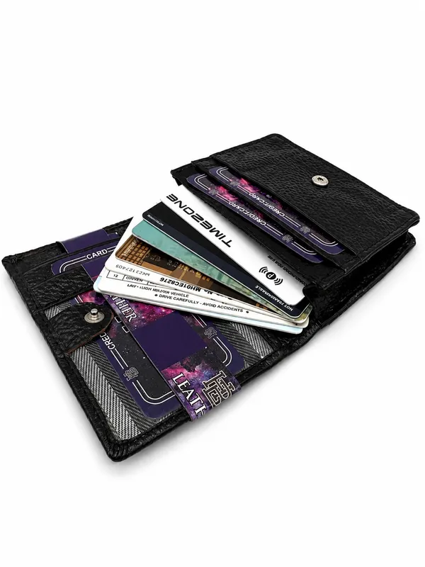 Black_Leather_Bi-Fold_Wallet_For_Men