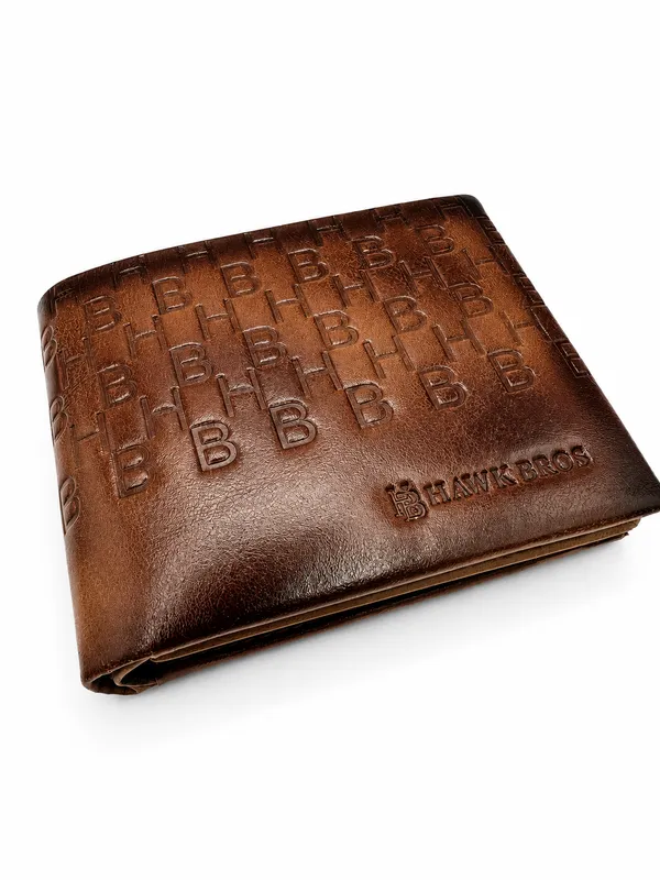 Brown_Leather_Textured_Bifold_Wallet_For_Men