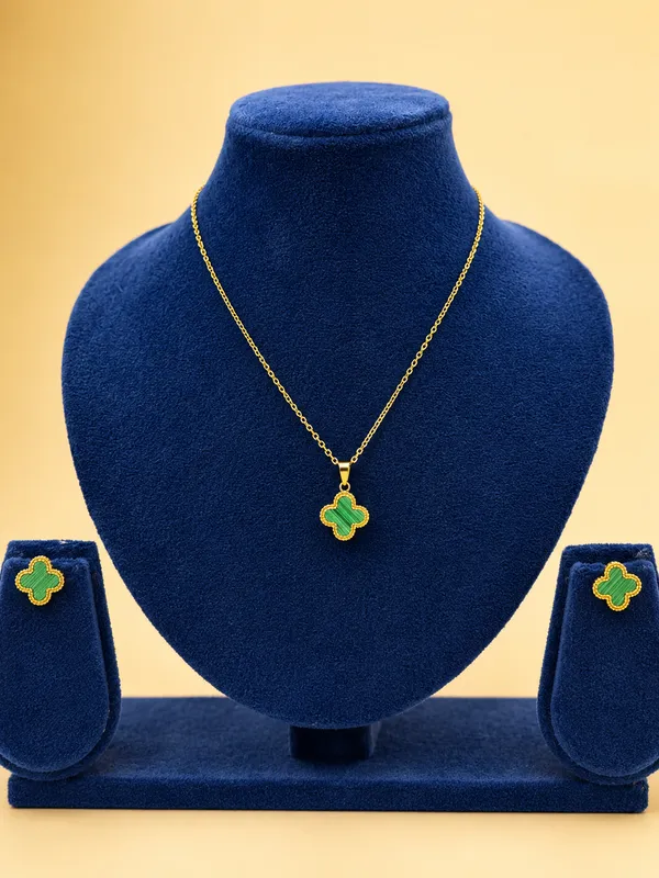 Golden_Green_Stainless_Steel_Emerald_Clover_Pendant_Set_For_Women