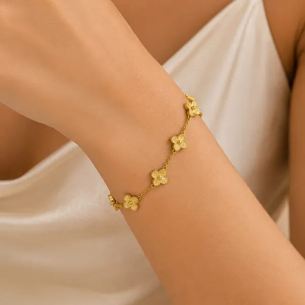 Golden_Stainless_Steel_18K_Gold_Plated_Clover_Bracelet_For_Women