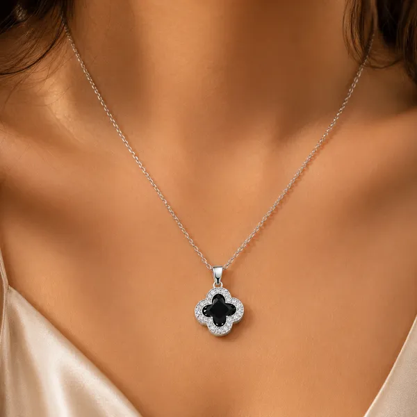 Golden_Black_Stainless_Steel_Clover_Necklace_For_Women