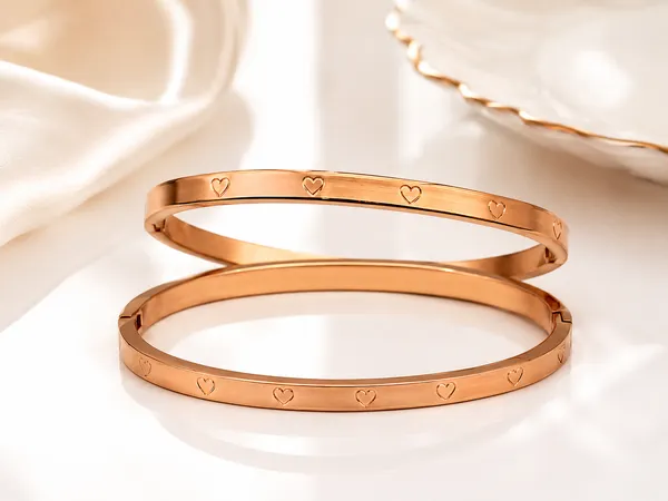Rose_Gold_Stainless_Steel_Heart_Bracelet_For_Women
