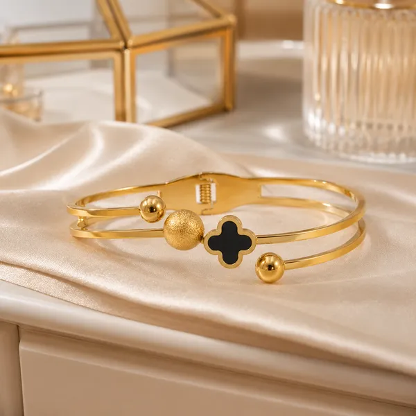 Golden_Stainless_Steel_18K_Gold_Plated_Eternal_Clover_Bracelet_For_Women