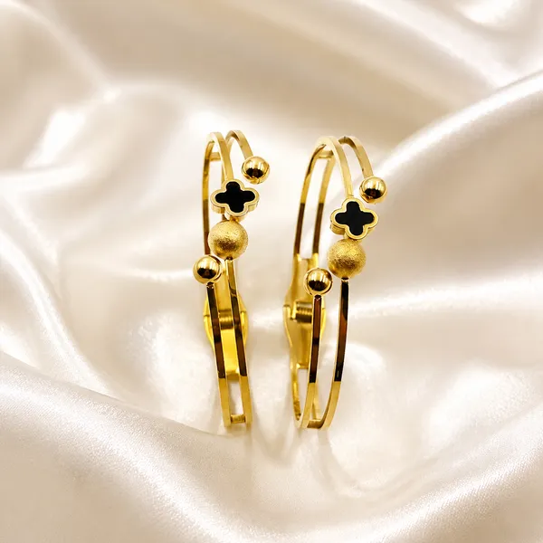 Golden_Stainless_Steel_18K_Gold_Plated_Eternal_Clover_Bracelet_For_Women