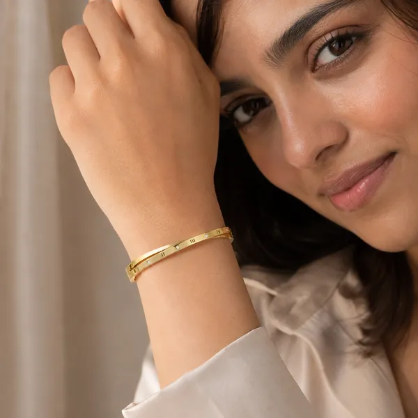 Golden_Stainless_Steel_Royale_Bracelet_For_Women