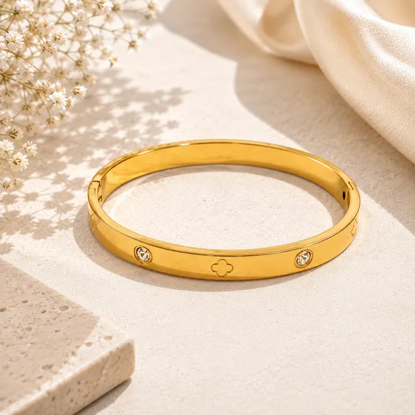 Golden_Stainless_Steel_Clover_Crystal_Bracelet_For_Women