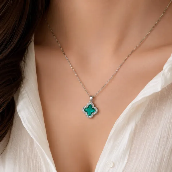 Golden_Green_Stainless_Steel_Clover_Necklace_For_Women