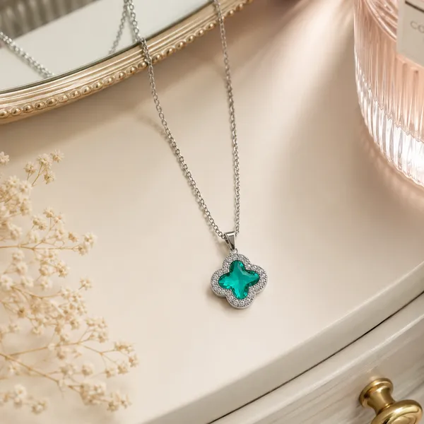 Golden_Green_Stainless_Steel_Clover_Necklace_For_Women