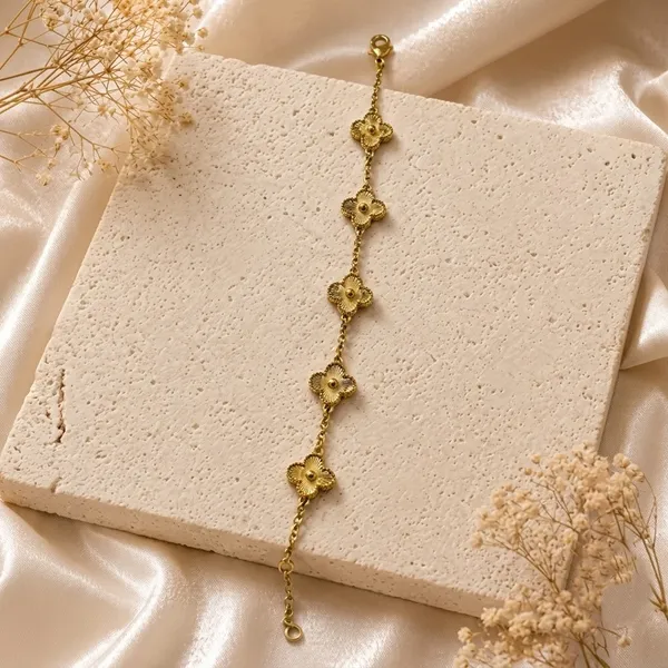 Golden_Stainless_Steel_18K_Gold_Plated_Clover_Bracelet_For_Women