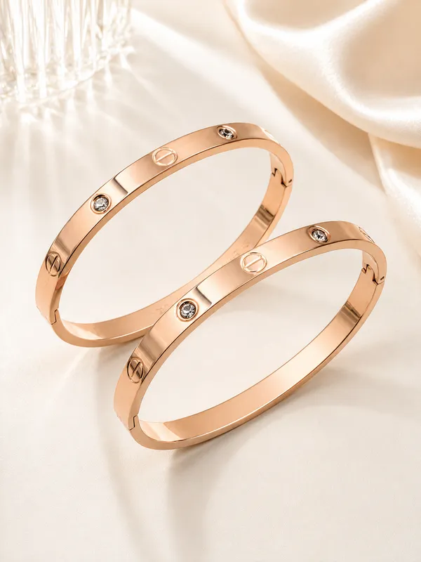 Rose_Gold_Stainless_Steel_Crystal_Screw_Bracelet_For_Women