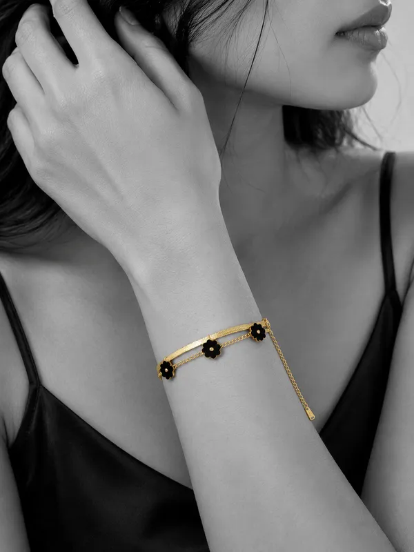 Black_Flower_Golden_Bracelet