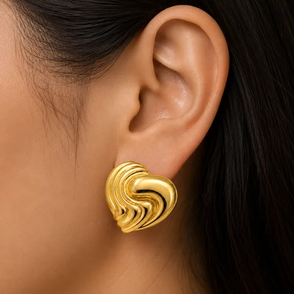Sculpted_Heart_Gold_Earrings