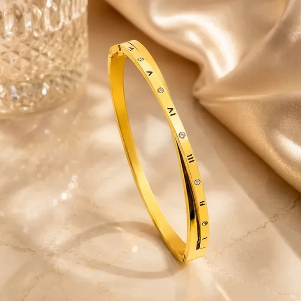 Golden_Stainless_Steel_Royale_Bracelet_For_Women