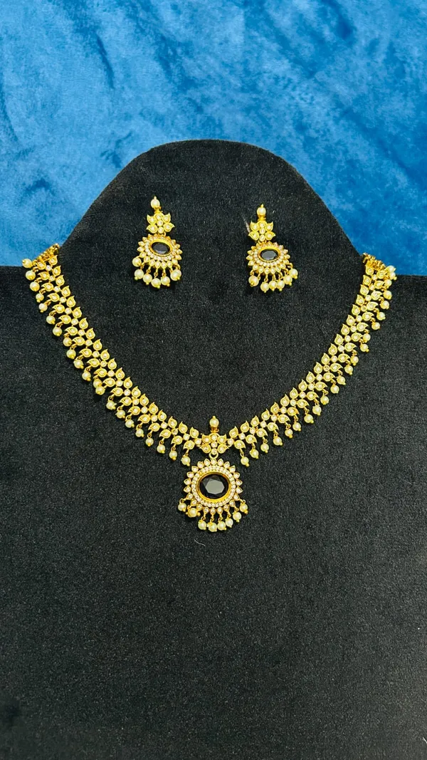 Gold_Alloy_Kundan_Black_Stone_Necklace_Set_For_Women