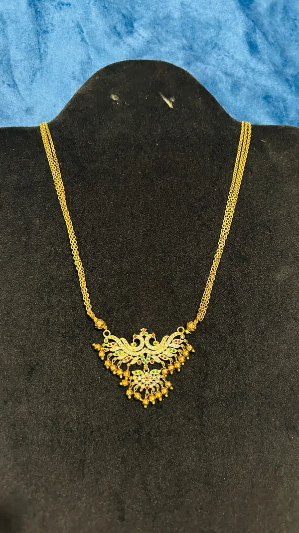 Gold_Alloy_Floral_Stone_Traditional_Pendant_Necklace_For_Women