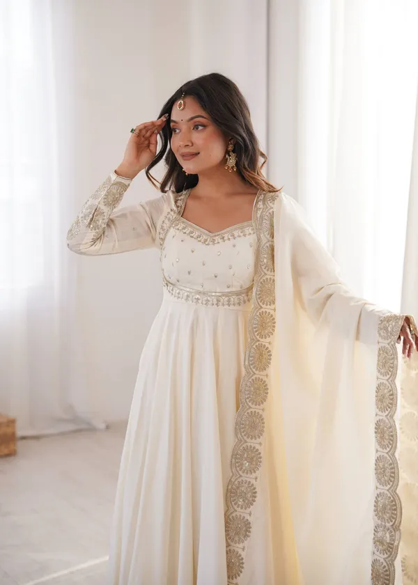 Noorjahan_Elegant_Black_Roman_Silk_Embroidered_Anarkali_Suit_Set