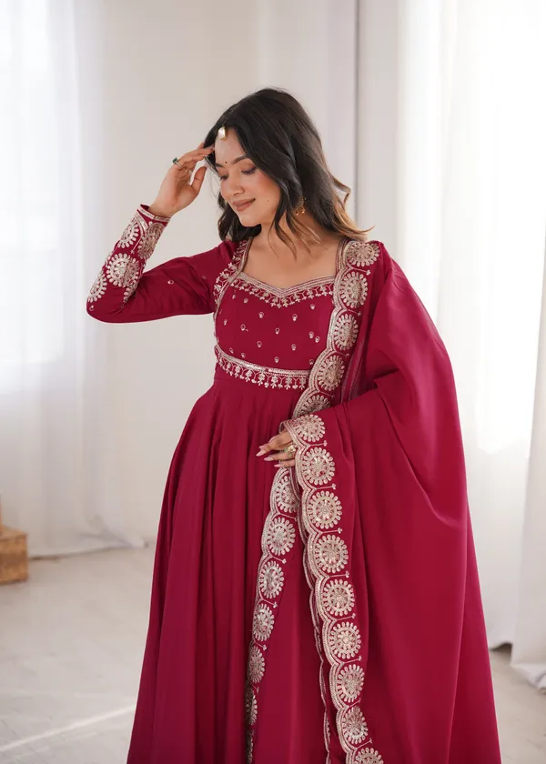 Noorjahan_Elegant_Black_Roman_Silk_Embroidered_Anarkali_Suit_Set