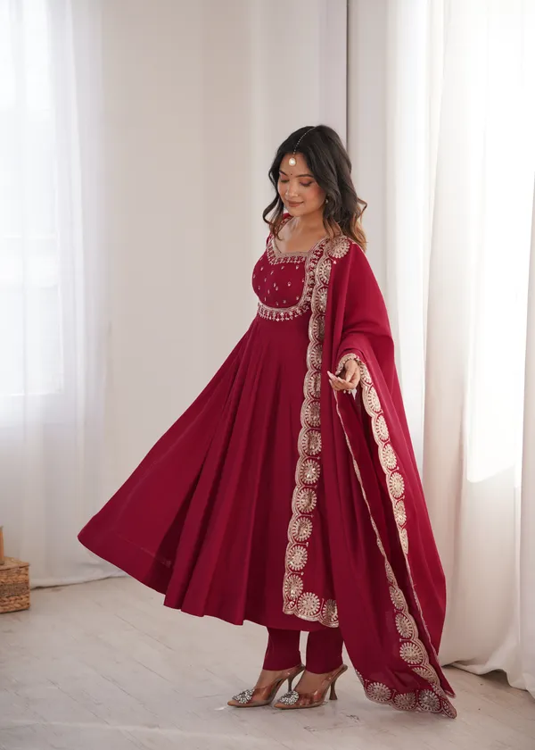 Noorjahan_Elegant_Black_Roman_Silk_Embroidered_Anarkali_Suit_Set