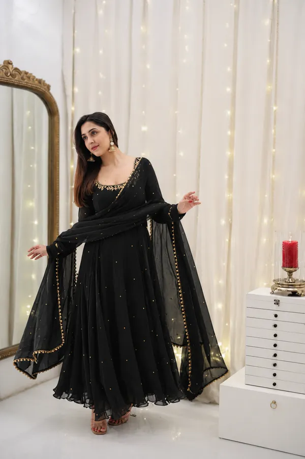 Black_Embroidered_Anarkali_Suit_Set_for_Women