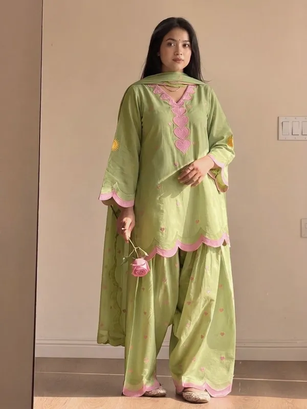 Green_Embroidered_Kurta_Set_With_Dupatta_for_Women