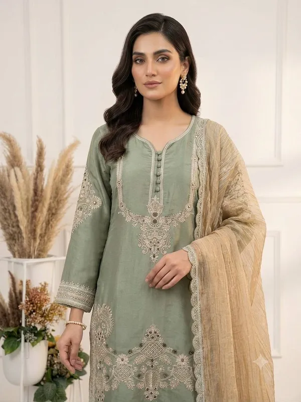 Green_Embroidered_Kurta_Set_for_Women