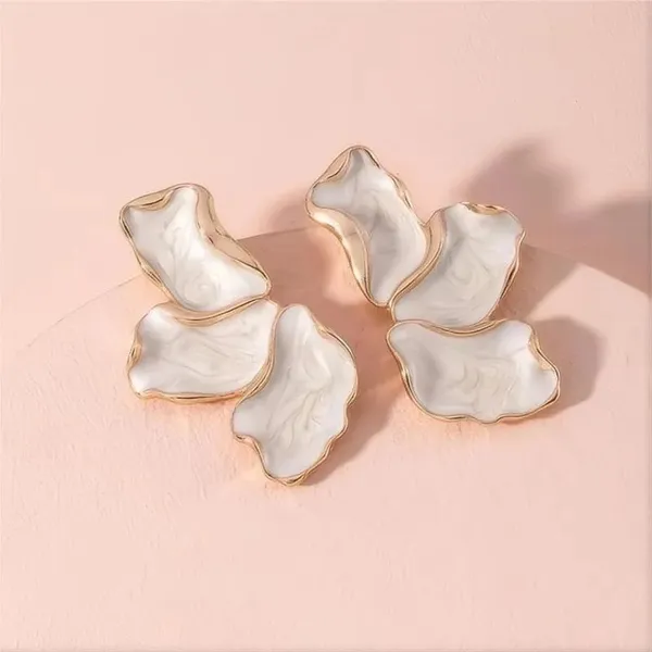 Rich_Petal_Earring