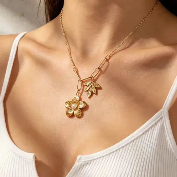 Floral_Leaf_Charm