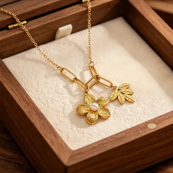 Floral_Leaf_Charm