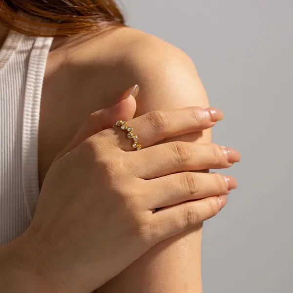 Dainty_Onyx_Band_Ring_White