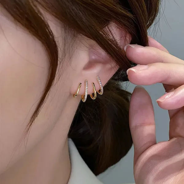 Elegant_Asymmetrical_Round_Dots_Earring