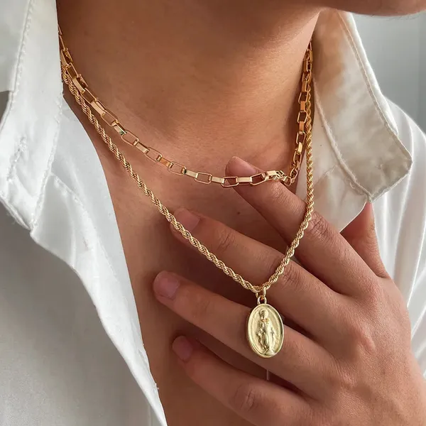 Portrait_Alloy_Pendant_Necklace