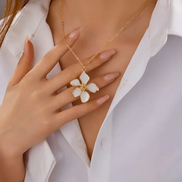 Tea_Rose_Necklace_White