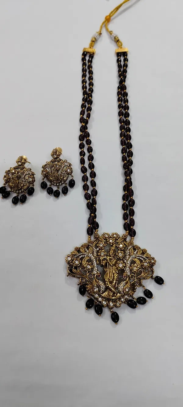Gold_Tone_Black_Beaded_Traditional_Necklace_Set_for_Women