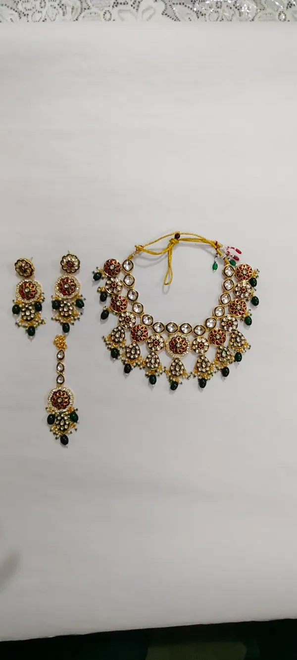 Gold_Tone_Traditional_Jewellery_Set_for_Women