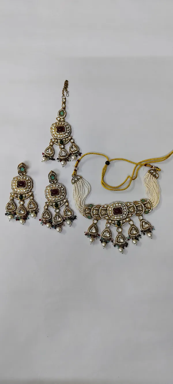 Gold_Tone_Kundan_Jewellery_Set_for_Women