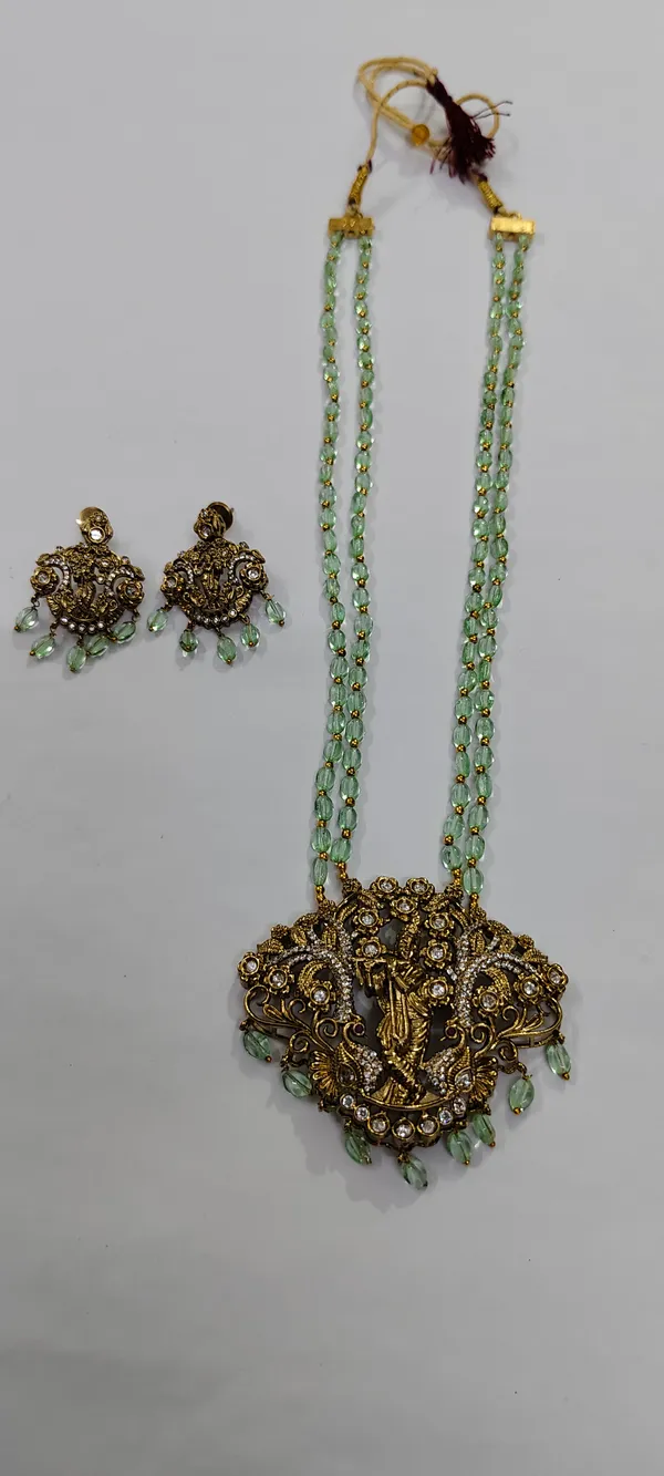 Gold_Tone_Green_Beaded_Temple_Jewellery_Set_for_Women
