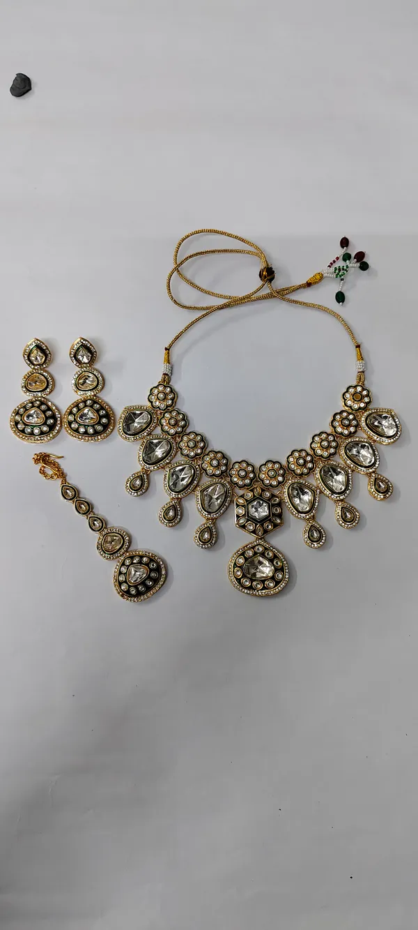 Gold_Tone_Kundan_Style_Necklace_Set_for_Women