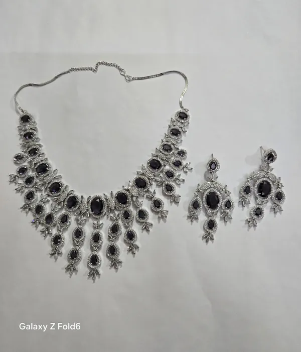 Silver_Tone_Black_Stone_Necklace_Set_For_Women