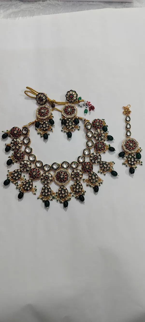 Gold_Tone_Kundan_Necklace_Set_for_Women