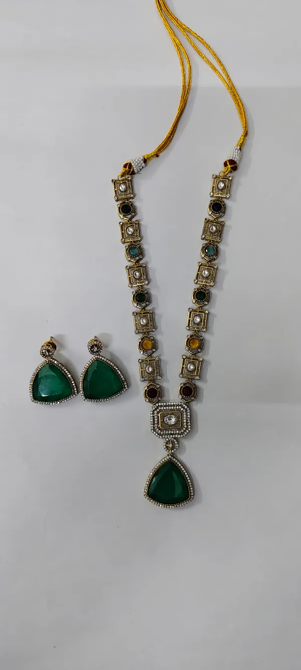 Green_Stone_Necklace_Set_for_Women
