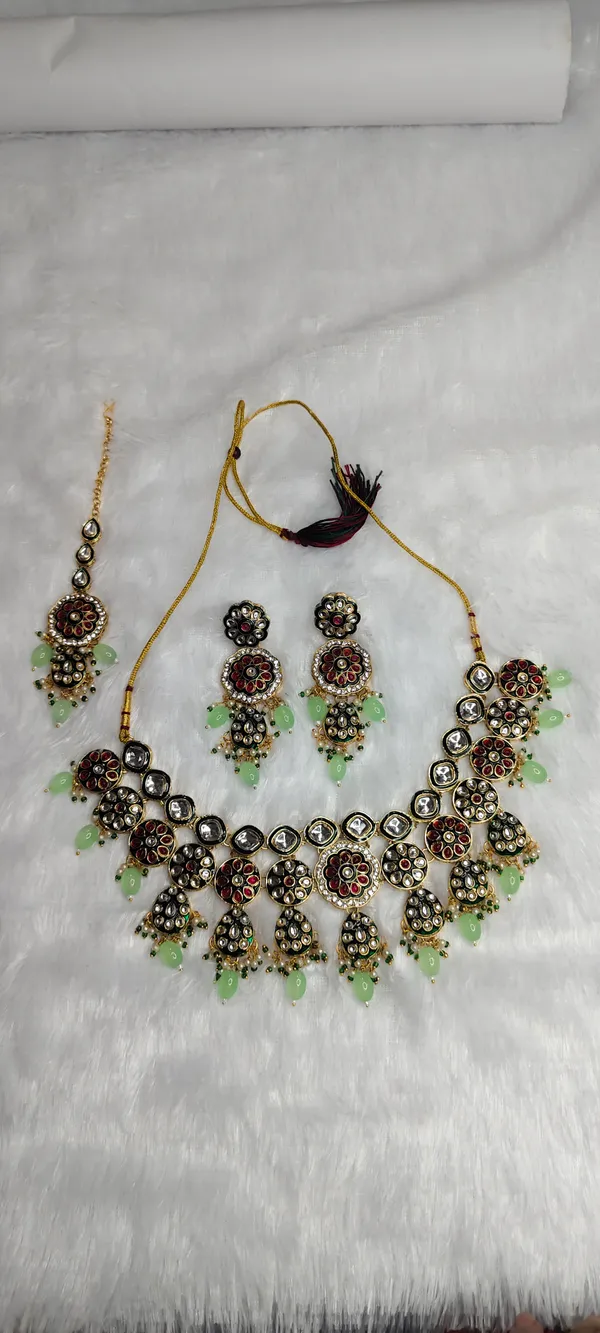 Gold_Tone_Kundan_Bridal_Jewellery_Set_for_Women