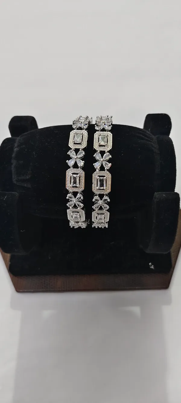 Silver_tone_Brass_Bengal_with_clear_CZ