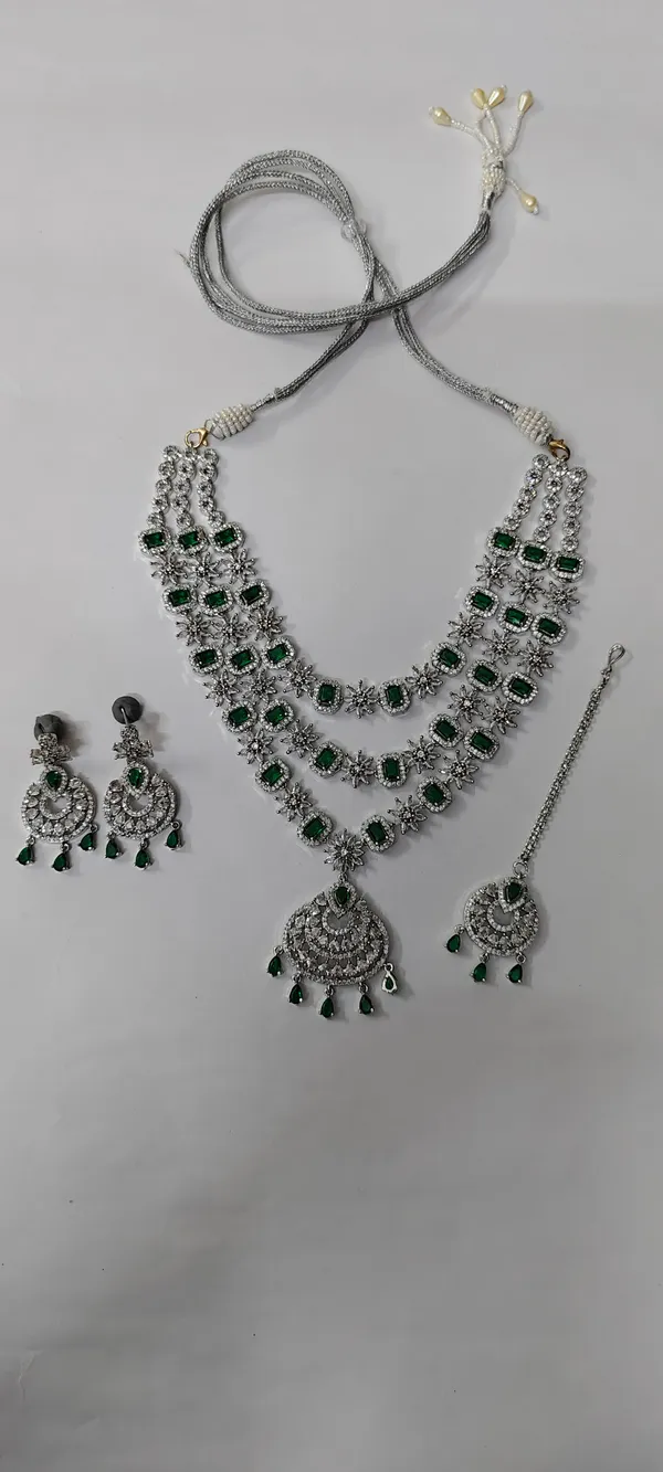 Silver_Green_Stone_Necklace_Set_for_Women