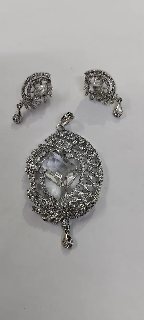 Silver_Tone_Crystal_Pendant_Earrings_Set_for_Women