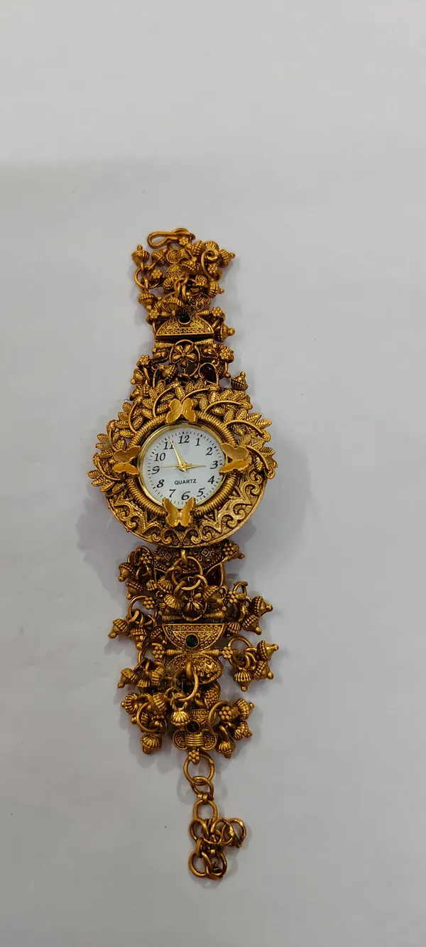 Metal_Traditional_Ornate_Floral_Wall_Clock