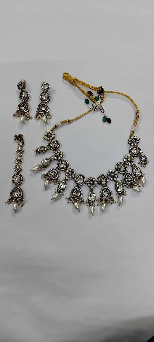Silver_Tone_Oxidised_Kundan_Jewellery_Set_for_Women