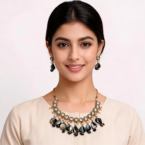 Kundan_Necklace_Set_with_Moissanite_Stones,_Pearl_Hangings,_Shell_Drops,_Traditional_Style