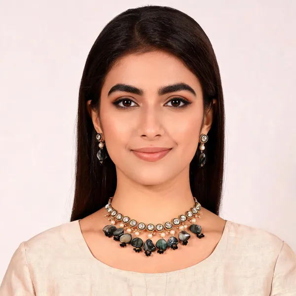 Kundan_Necklace_Set_with_Moissanite_Stones,_Pearl_Hangings,_Shell_Drops,_Traditional_Style