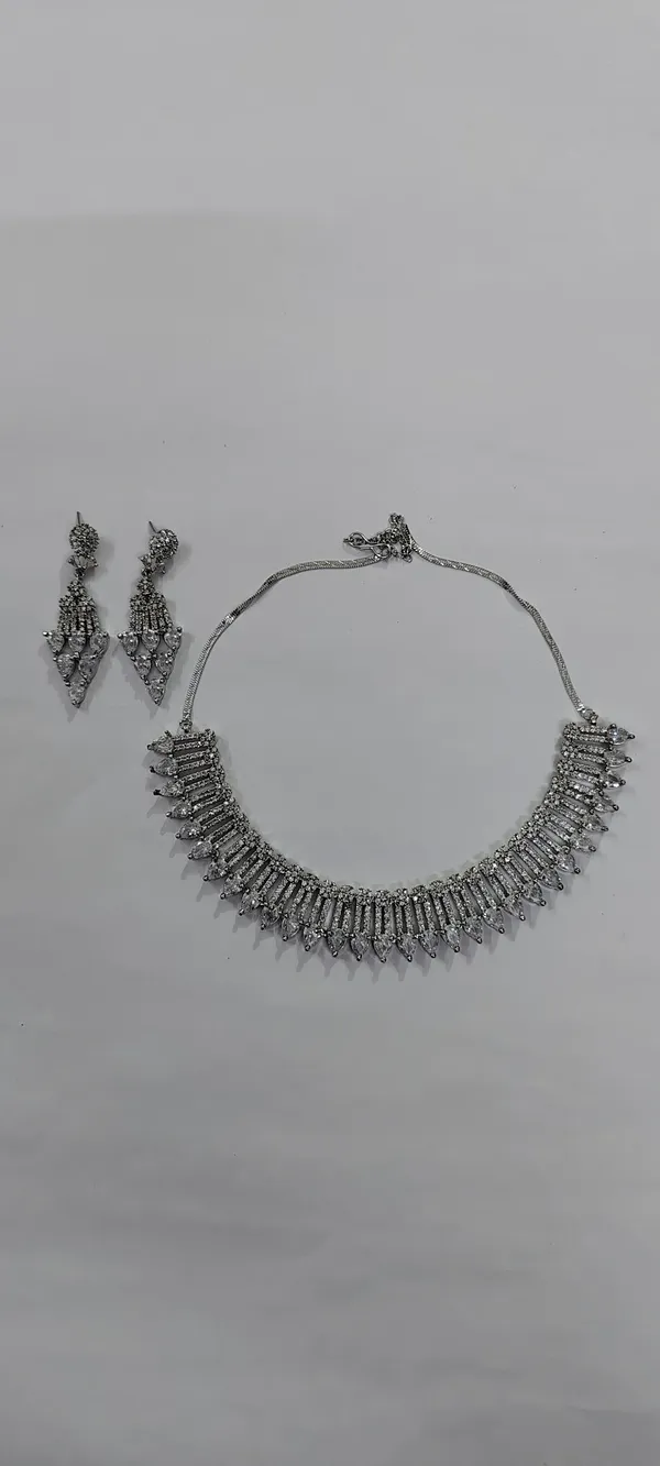 Silver_Tone_Statement_Necklace_Set_For_Women