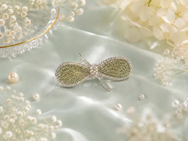 Silver_Rhinestone_Butterfly_Hair_Clip_for_Women